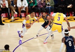 终于看到湖人理想的三巨头 一波12-0结束半场_NBA_竞技风暴