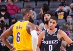 詹姆斯打铁上半场7投0中 浓眉哥状态佳已两双_NBA_竞技风暴