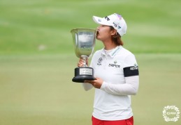 新加坡女子公开赛因雷电取消最后一轮 朴知映夺冠_lpga赛_竞技风暴