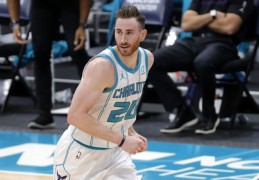 海沃德因膝伤缺席今天季前赛 他竟已成玻璃人_NBA_竞技风暴